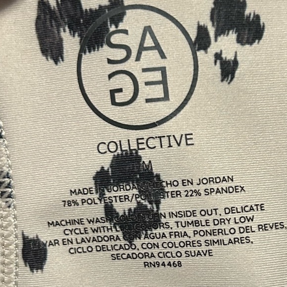 Leopard Print Crop Tank - Picture 2 of 4